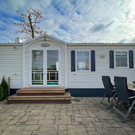 Villa Knus En Modern Ingericht Chalet Met Gratis Wifi à Tzummarum Extérieur photo