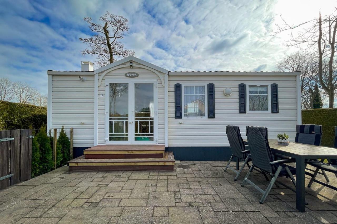 Villa Knus En Modern Ingericht Chalet Met Gratis Wifi à Tzummarum Extérieur photo
