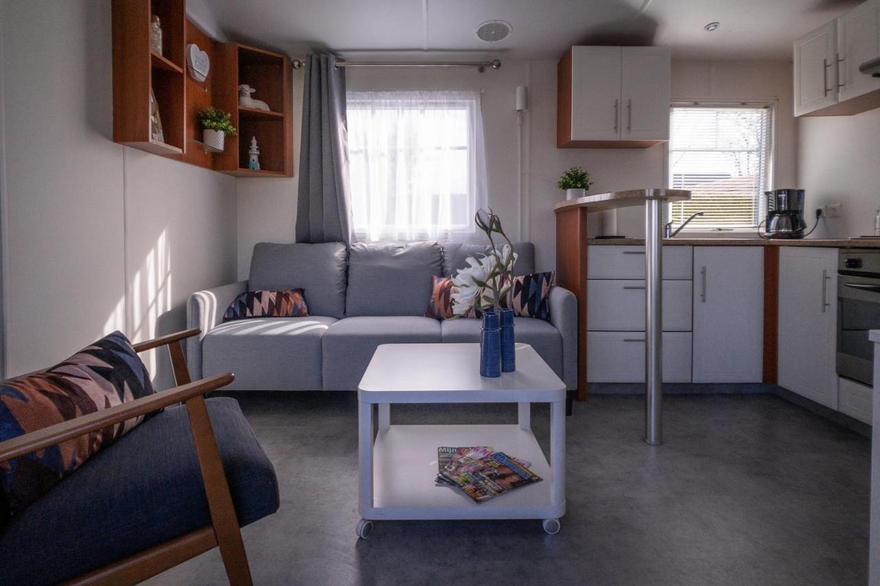 Villa Knus En Modern Ingericht Chalet Met Gratis Wifi à Tzummarum Extérieur photo