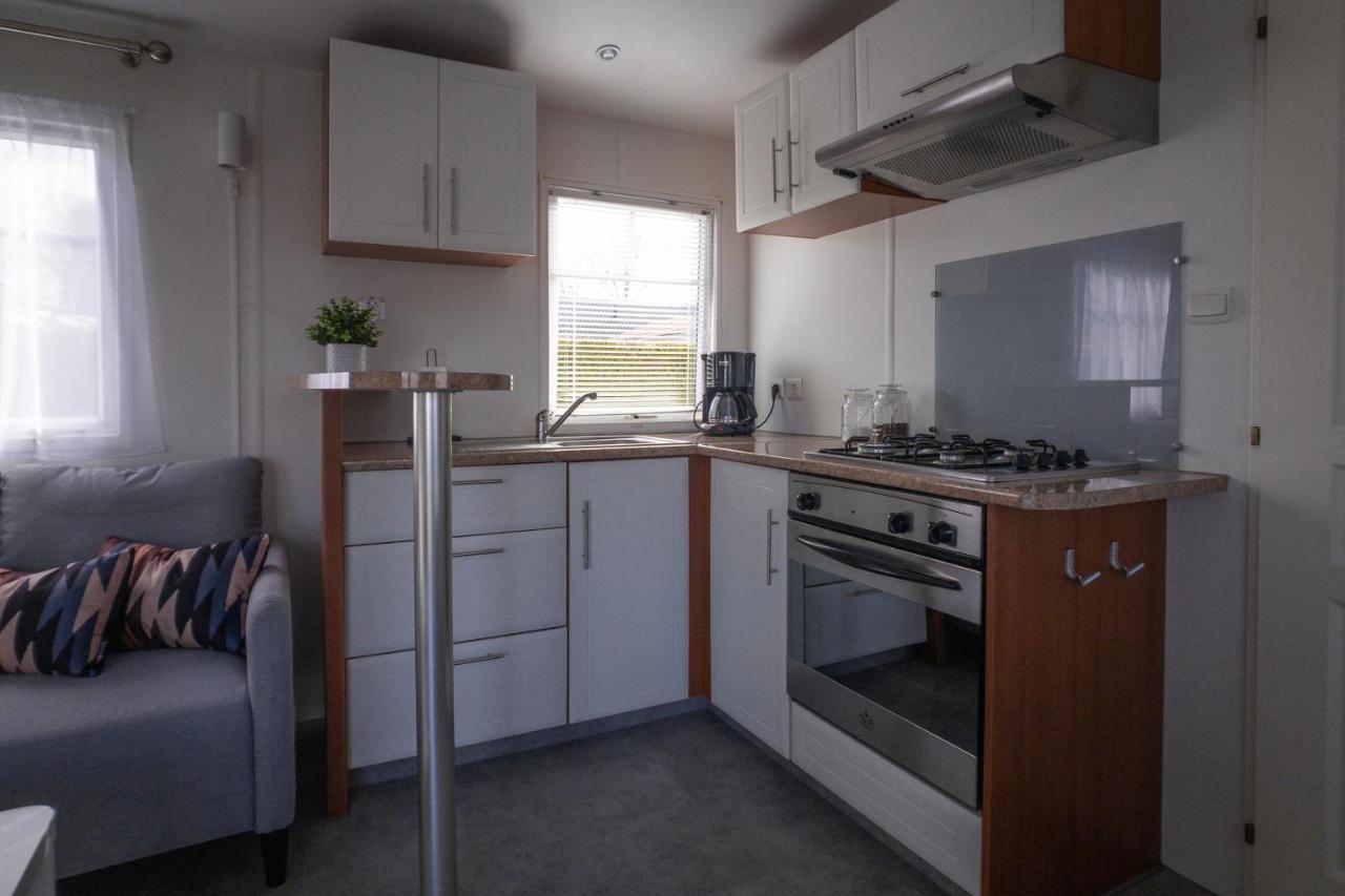 Villa Knus En Modern Ingericht Chalet Met Gratis Wifi à Tzummarum Extérieur photo