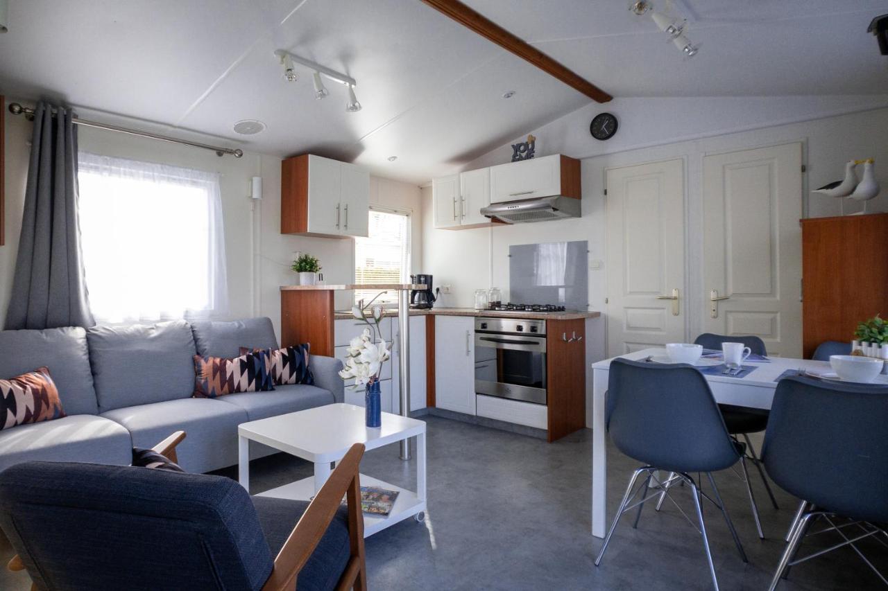 Villa Knus En Modern Ingericht Chalet Met Gratis Wifi à Tzummarum Extérieur photo