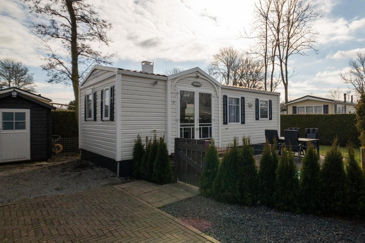 Villa Knus En Modern Ingericht Chalet Met Gratis Wifi à Tzummarum Extérieur photo